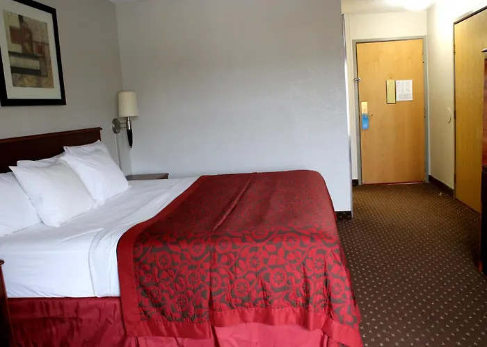 Days Inn & Suites By Wyndham Bloomington/Normal Il