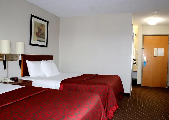 Days Inn & Suites By Wyndham Bloomington/Normal Il