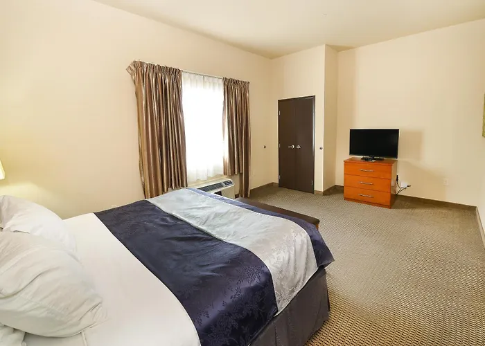 Baymont By Wyndham Grand Forks