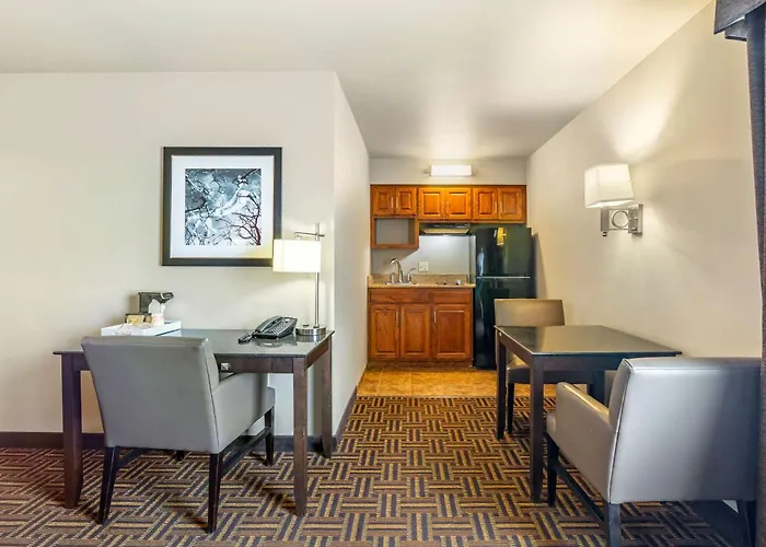 Legend Hotel Minot