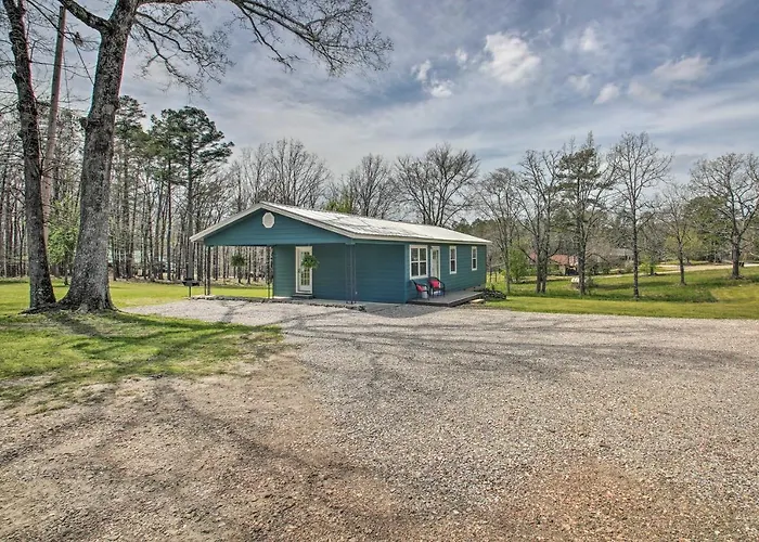 Cozy Hideaway Near Lake Ouachita & Hot Springs!