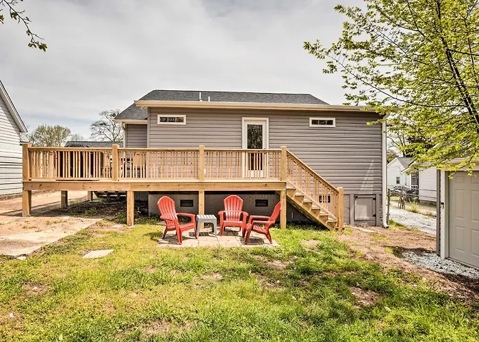 Ideally Located 'Penne Place' W/ Deck & Grill