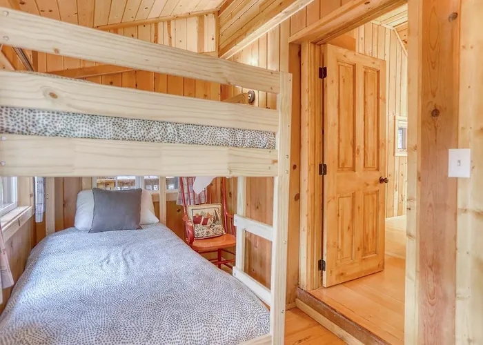 Thistle Dew - Meredith Lodging