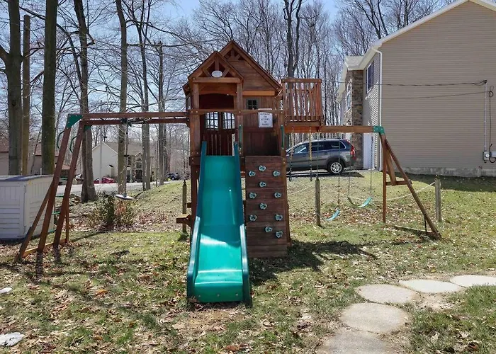 Cozy Poconos Mountain House With 3 Bedrooms