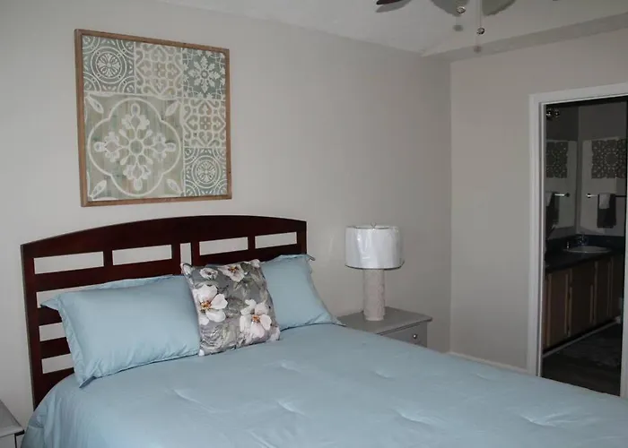 Cheerful 2-Bedroom, 2 Bath With Private Parking