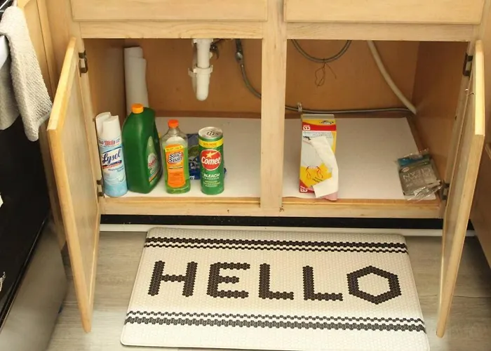Cheerful 2-Bedroom, 2 Bath With Private Parking