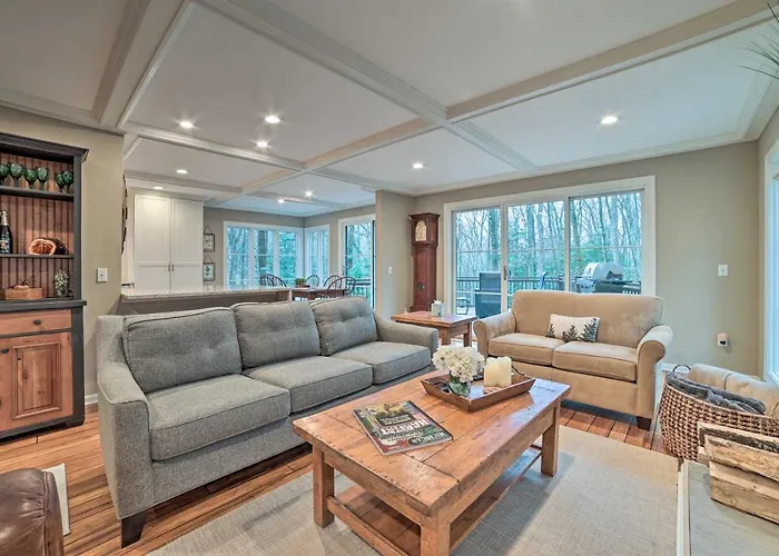 2 Mi To Tunnel Of Trees: Home W/ Furnished Deck