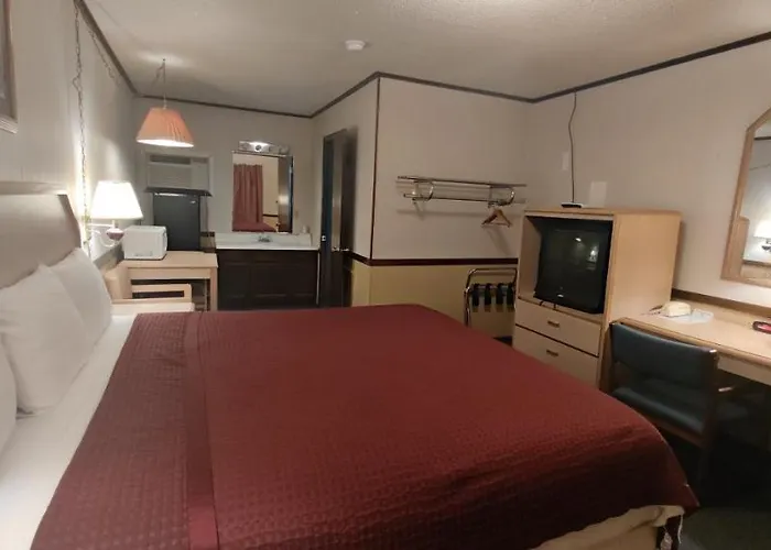 Twin Pine Motel