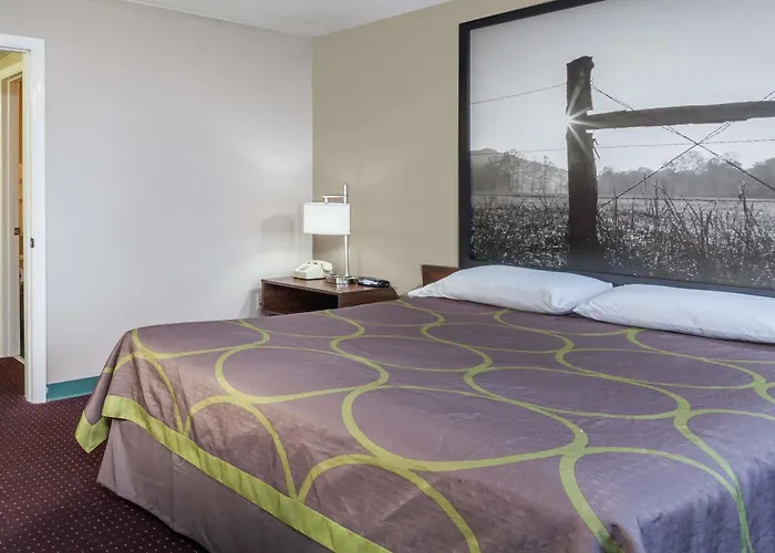 Super 8 By Wyndham Sevierville Riverside