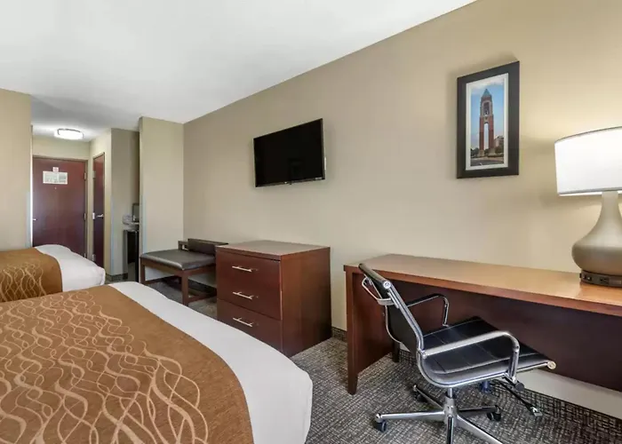 Comfort Inn & Suites Muncie Near University