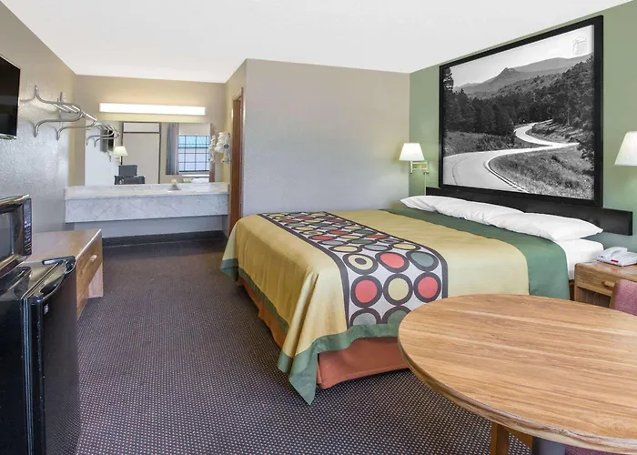 Super 8 By Wyndham Clarksville Ar
