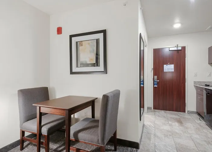 Cobblestone Hotel & Suites - Urbana