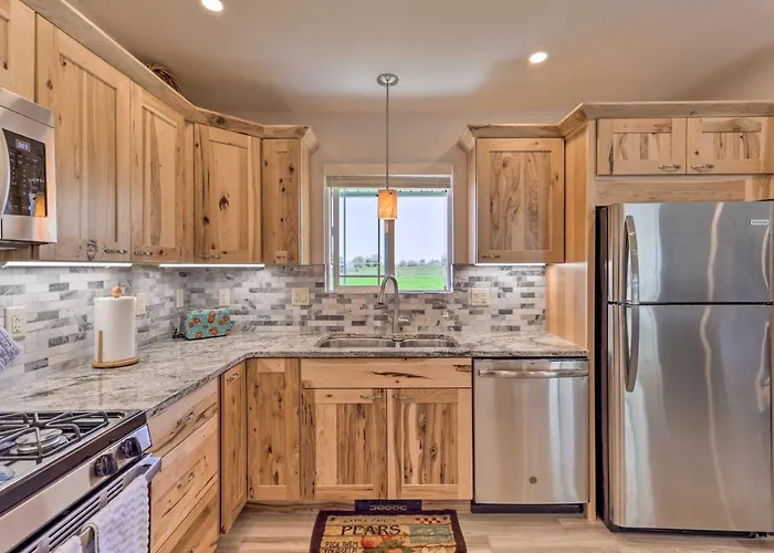 Picturesque Palisade Home: Mt Garfield Views!