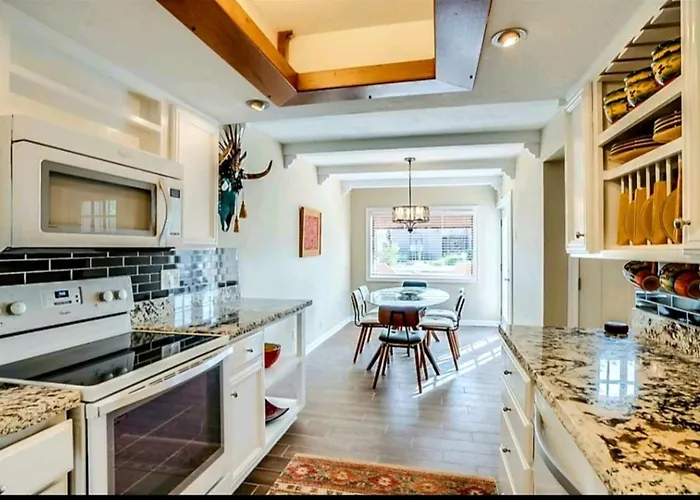 Tranquil Oasis Near Old Town, Hot Tub, Mountain Views