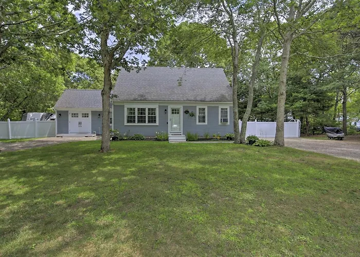 5 Mi To Beach: Cape Cod Getaway W/ Grill