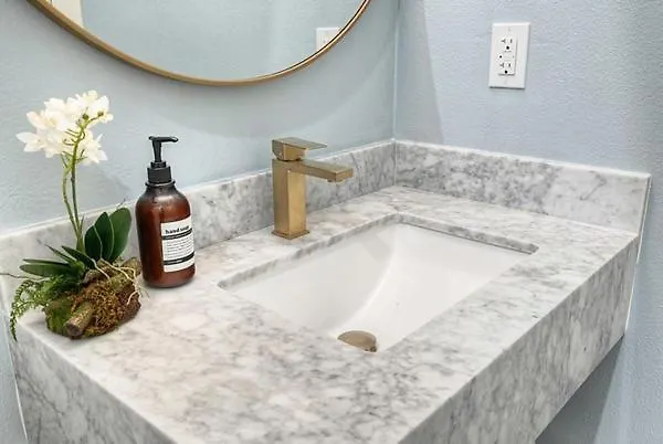 Room 5 Oleander Hotel Downtown Galveston Hotel Near Cruise Terminal & Beach