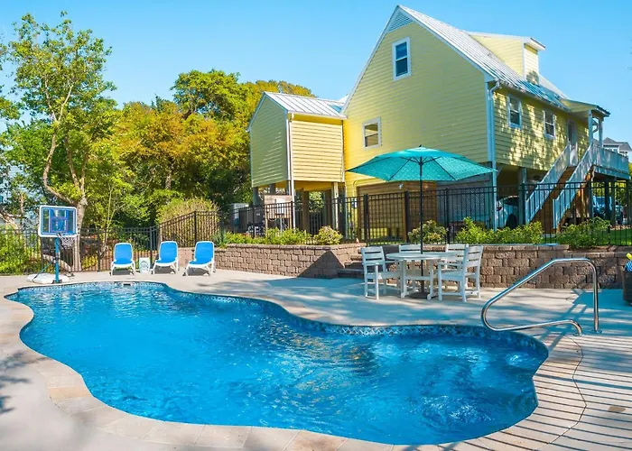 The Emerald Owl House - Peaceful Emerald Isle Beach House W/ Luxurious Heated Pool!