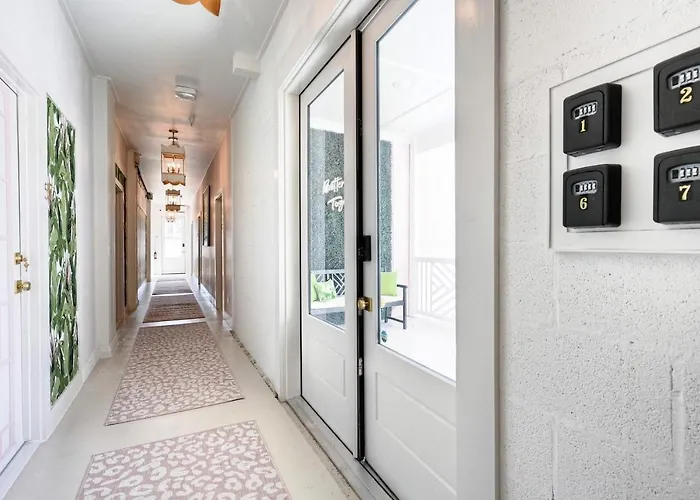 Room 3 Oleander Hotel Family-Friendly Galveston Hotel 1 Mile From Beach