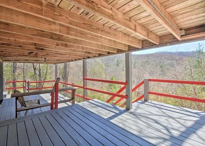 Relax Fireside: 'Highbearnation Lodge' Near Hiking