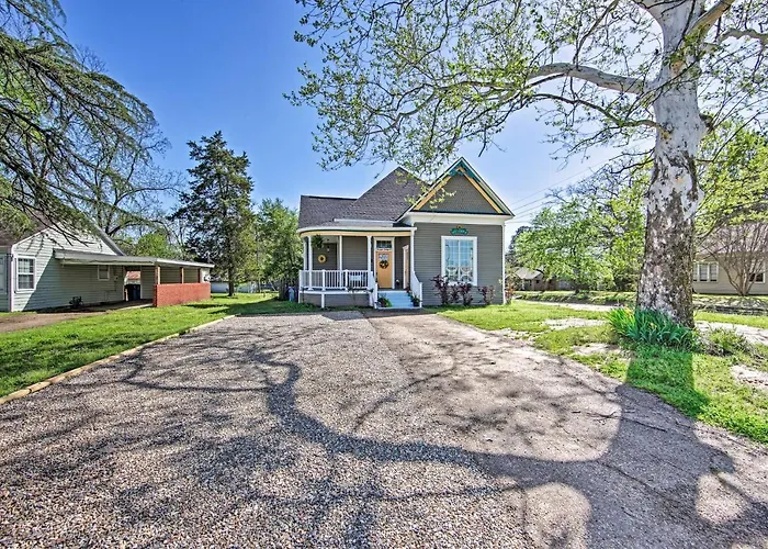 Renovated 'Carnegie Cottage' - Walk To Dtwn!