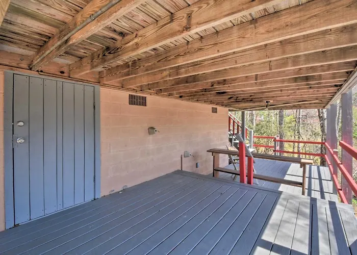 Relax Fireside: 'Highbearnation Lodge' Near Hiking