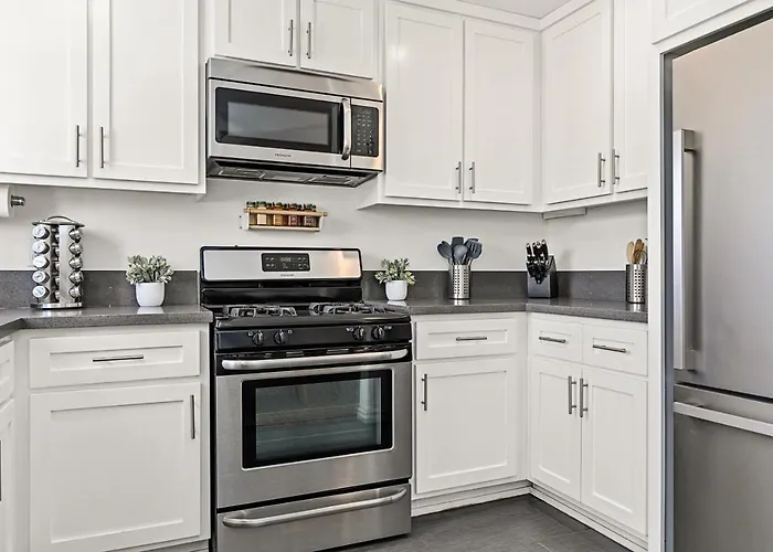 Spacious Coastal Apartment In A Colorful Community - Nrp22-00590