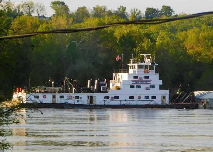 Lovely Couples Escape On Mississippi River!
