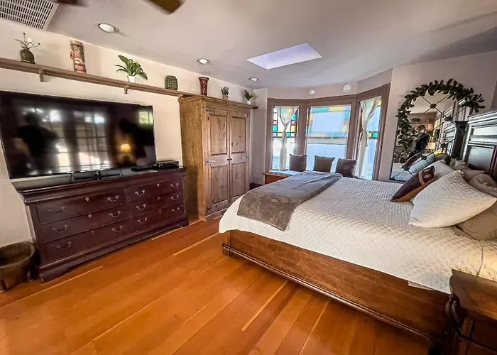 California Cottage: Downtown
