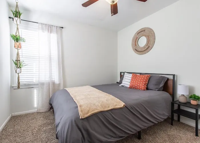 3 Bedrooms House In Waldo Kansas City