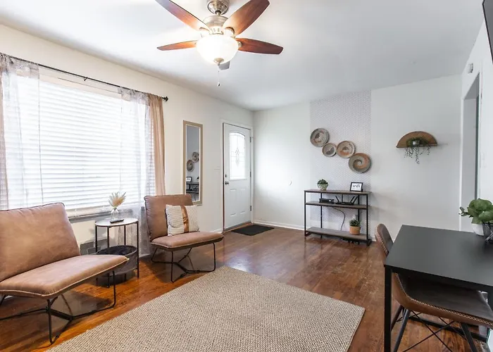 3 Bedrooms House In Waldo Kansas City