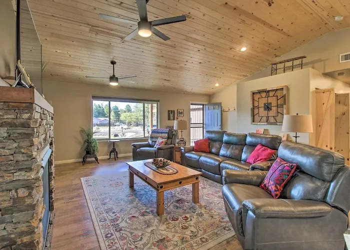 1 Mi To Rainbow Lake: Newly Built & Woodsy Retreat