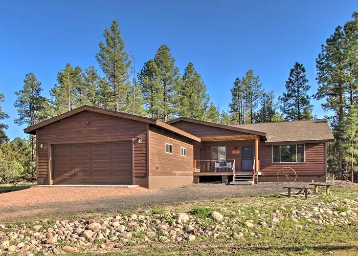 1 Mi To Rainbow Lake: Newly Built & Woodsy Retreat
