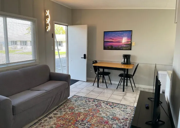 2 Bedroom Suite With Kitchen