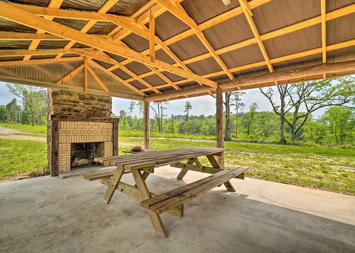 Updated Studio Cabin In Ozark W/ Yard & Mtn View