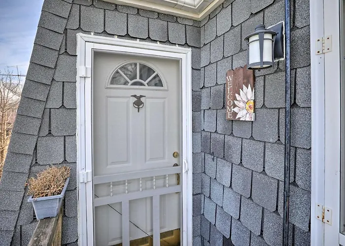 Quaint Akron Studio - Near Parks & Hunting!