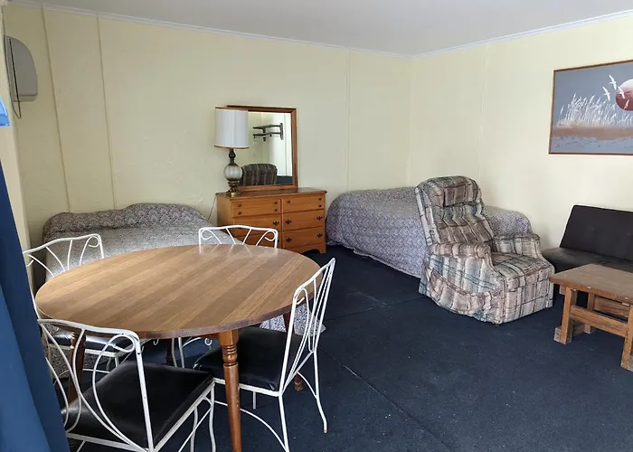 7 Beachside Inn
