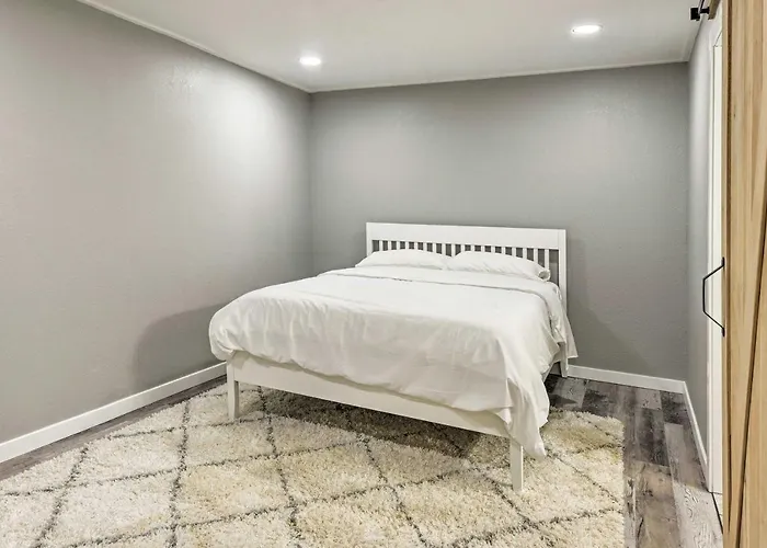 Walk To River: Unique Studio In Renovated Bar!