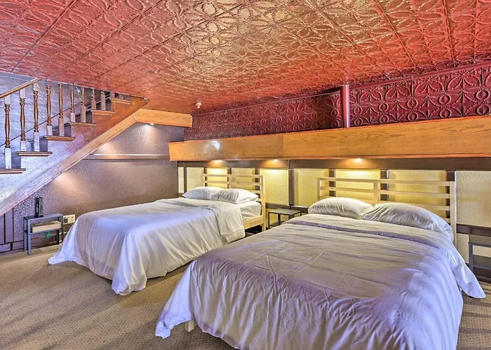 Walk To River: Unique Studio In Renovated Bar!
