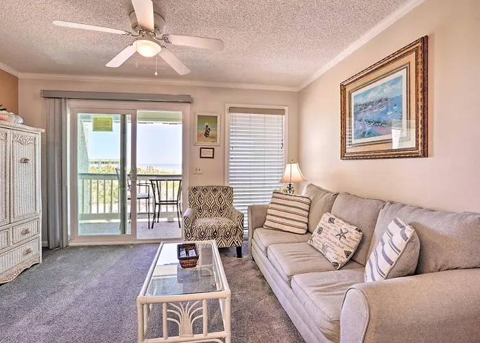 Beachfront Isle Of Palms Condo W/ Balcony & Pool!
