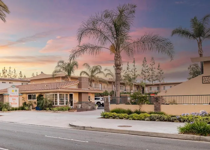 Anaheim Islander Inn And Suites Near Park And Convention Center