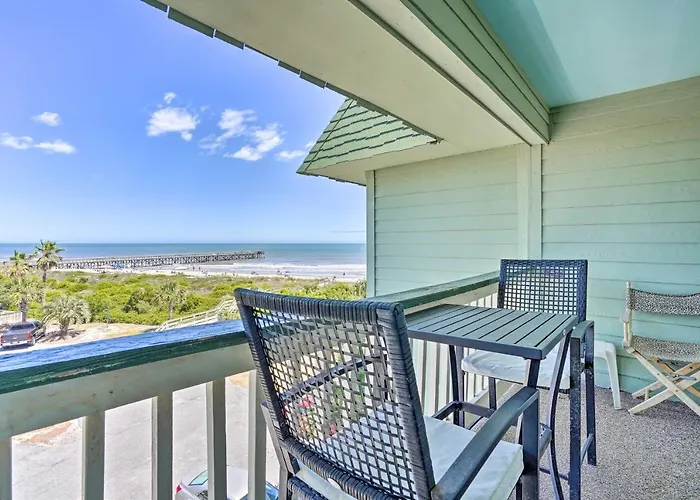 Beachfront Isle Of Palms Condo W/ Balcony & Pool!