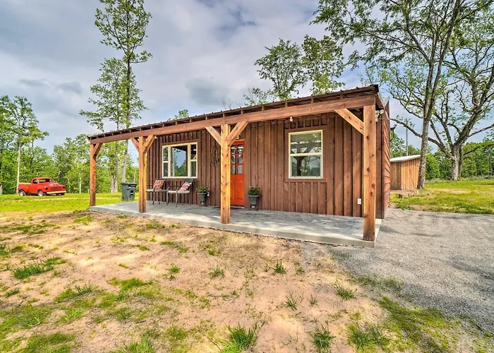 Updated Studio Cabin In Ozark W/ Yard & Mtn View