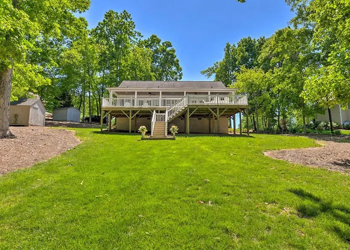 Lake Norman Retreat W/ Dock ~ 1 Mi To Marina!