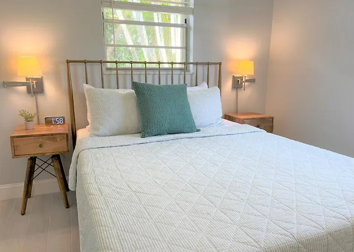 Beautiful Modern Home In Jensen Beach With Heated Pool Near Downtown And Beaches