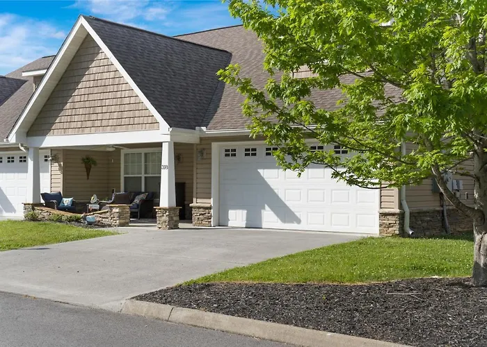Luxe Quiet Townhouse W/Parking/Pool/By Dollywood