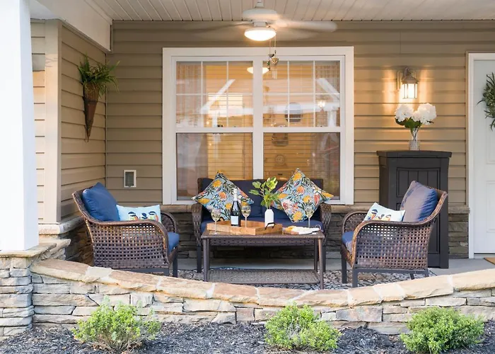 Luxe Quiet Townhouse W/Parking/Pool/By Dollywood