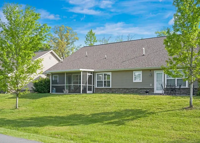 Luxe Quiet Townhouse W/Parking/Pool/By Dollywood