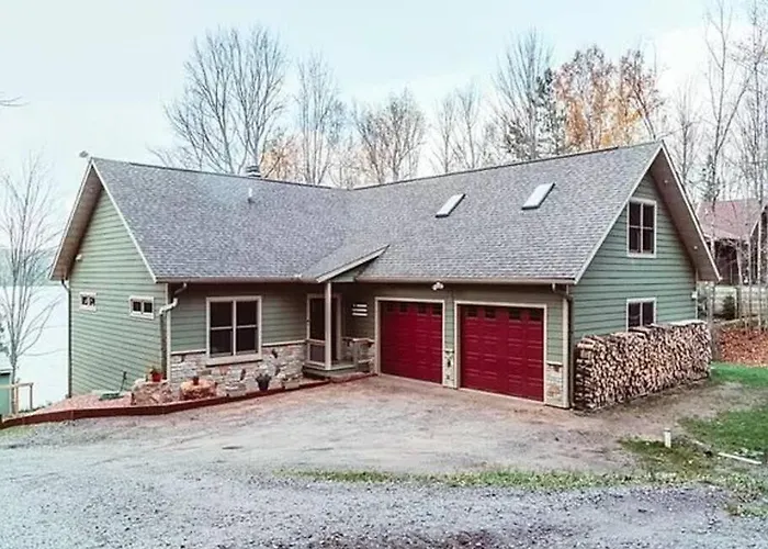 Crescent Lakehouse - Surf, Ski And Serenity