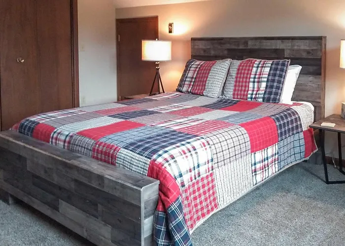 'Peaceful Pines' Estes Park Home: Longs Peak View