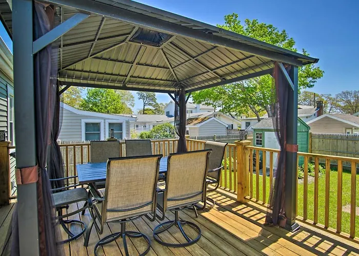 Walk To Swift'S Beach! Classic Cottage W/ Deck